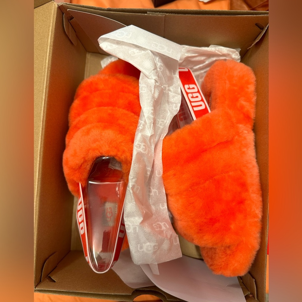 NW- UGG Fluff Yeah slides size 9 women